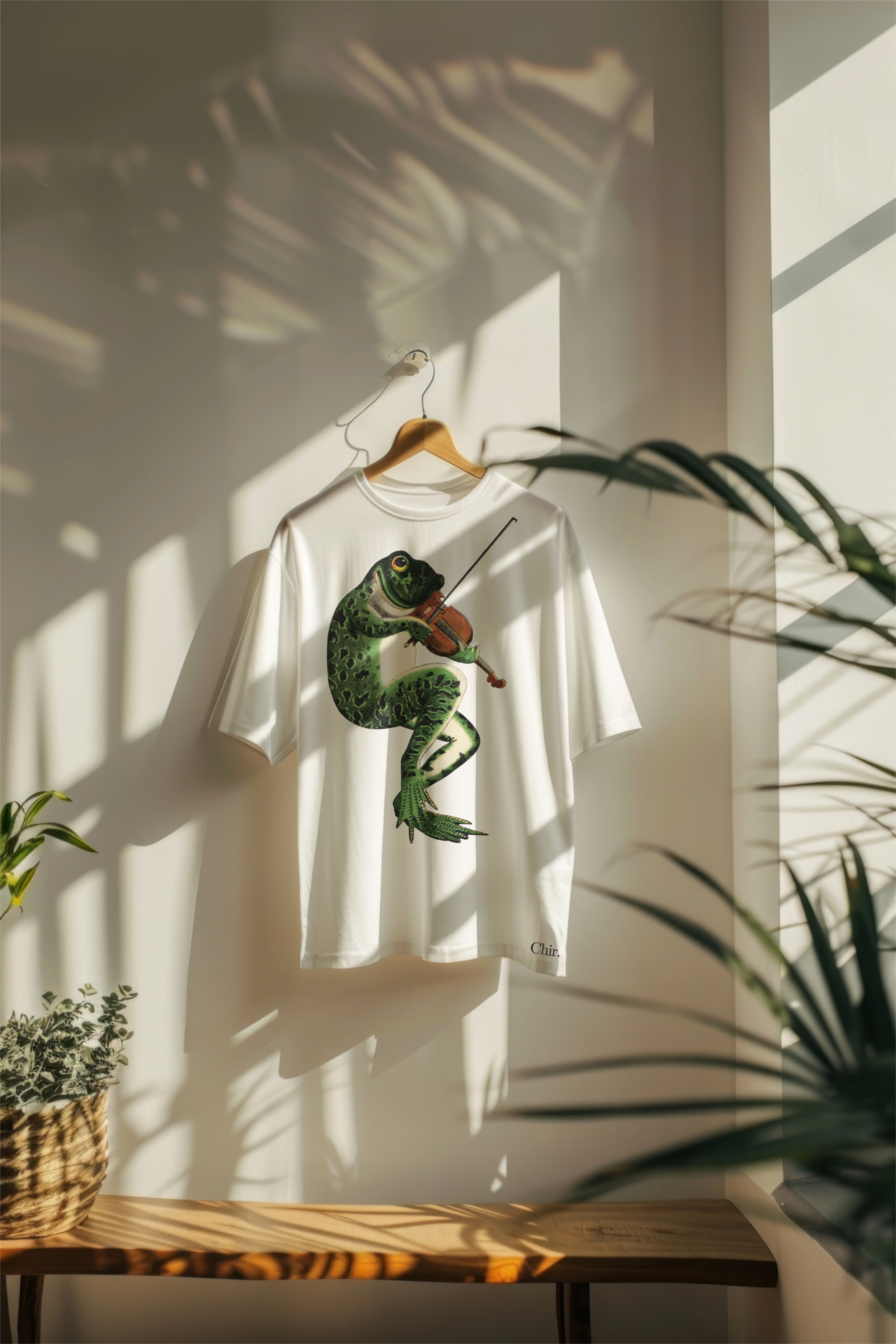 Bamboo Cotton Tshirt with Embroided Frog with Violen